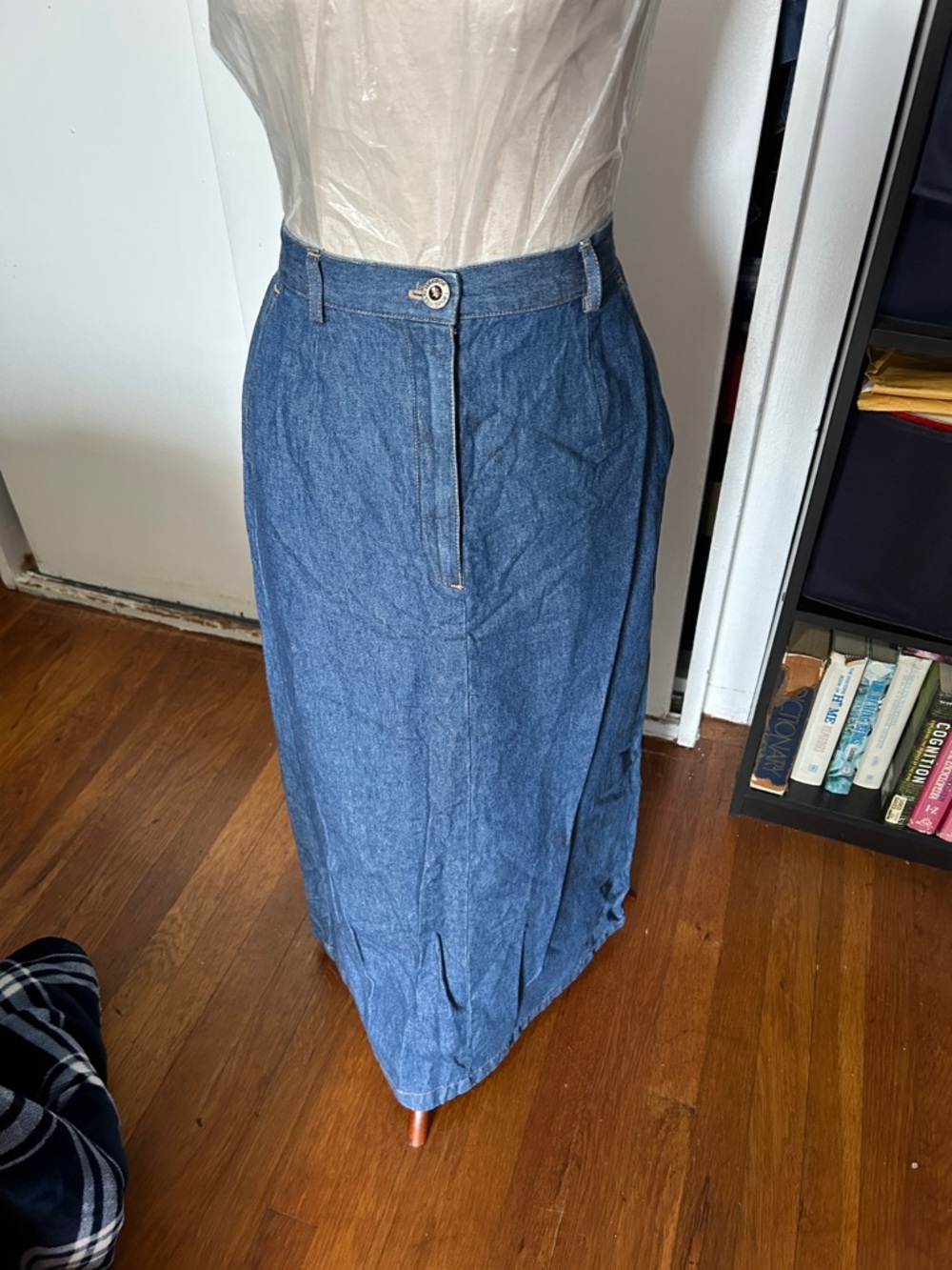 Sag harbor sportClassic Mid-Blue Denim Maxi Skirt size  small